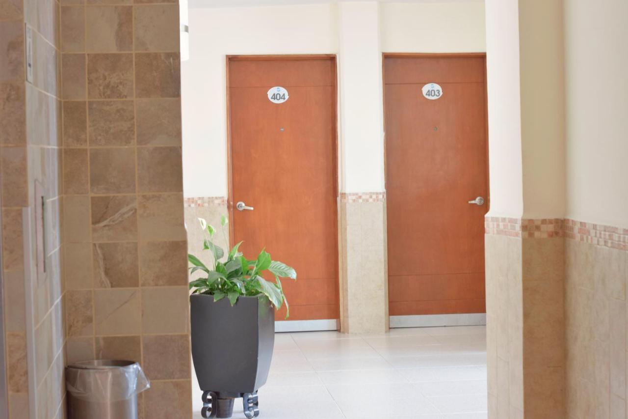 Hotel Niza Zona Piel เลออน ภายนอก รูปภาพ