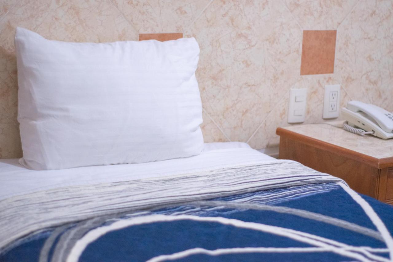 Hotel Niza Zona Piel เลออน ภายนอก รูปภาพ