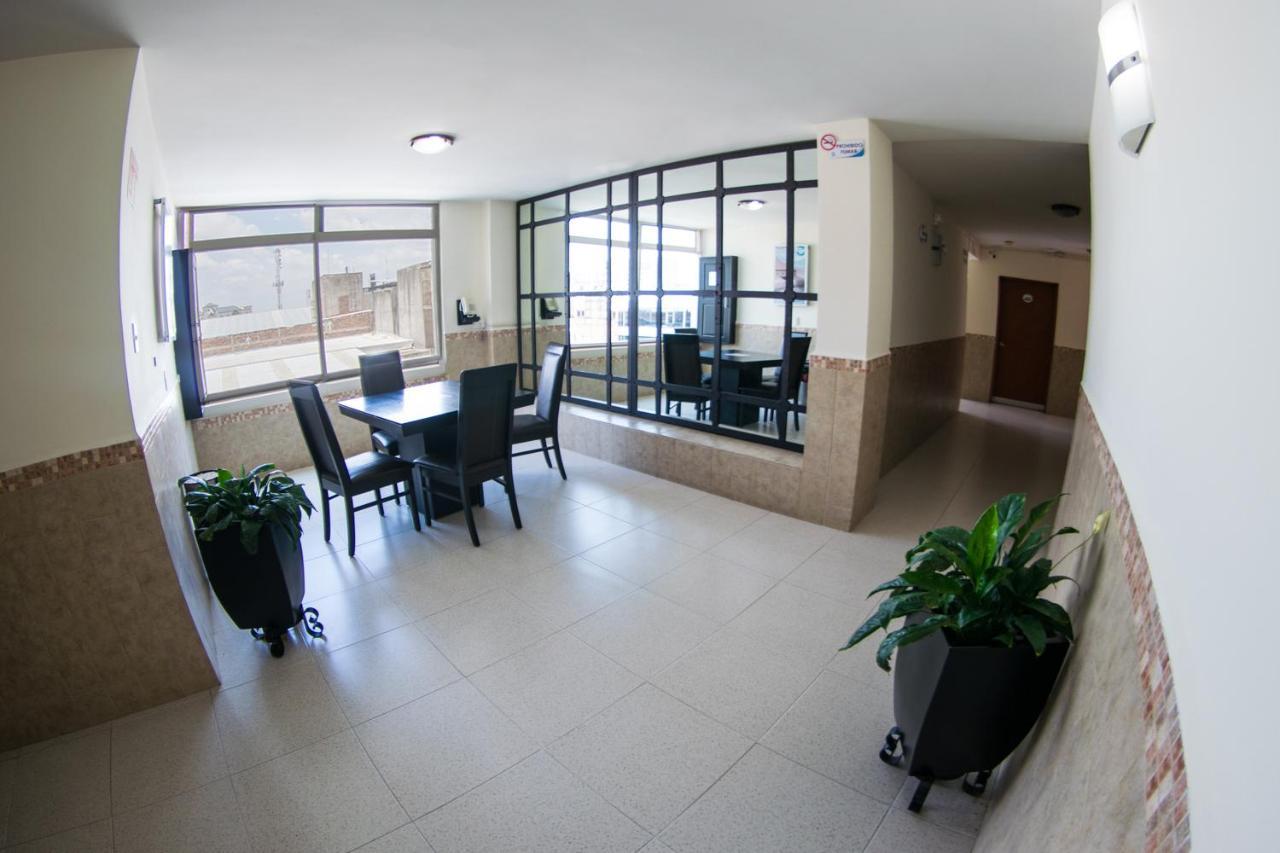Hotel Niza Zona Piel เลออน ภายนอก รูปภาพ