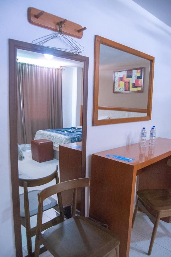 Hotel Niza Zona Piel เลออน ภายนอก รูปภาพ