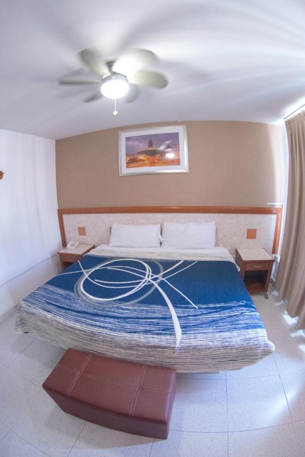 Hotel Niza Zona Piel เลออน ภายนอก รูปภาพ