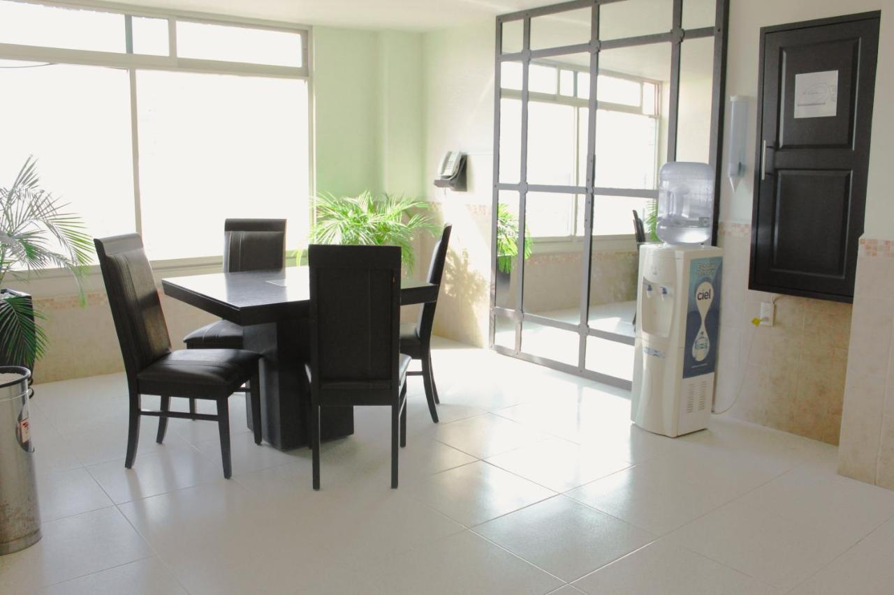 Hotel Niza Zona Piel เลออน ภายนอก รูปภาพ